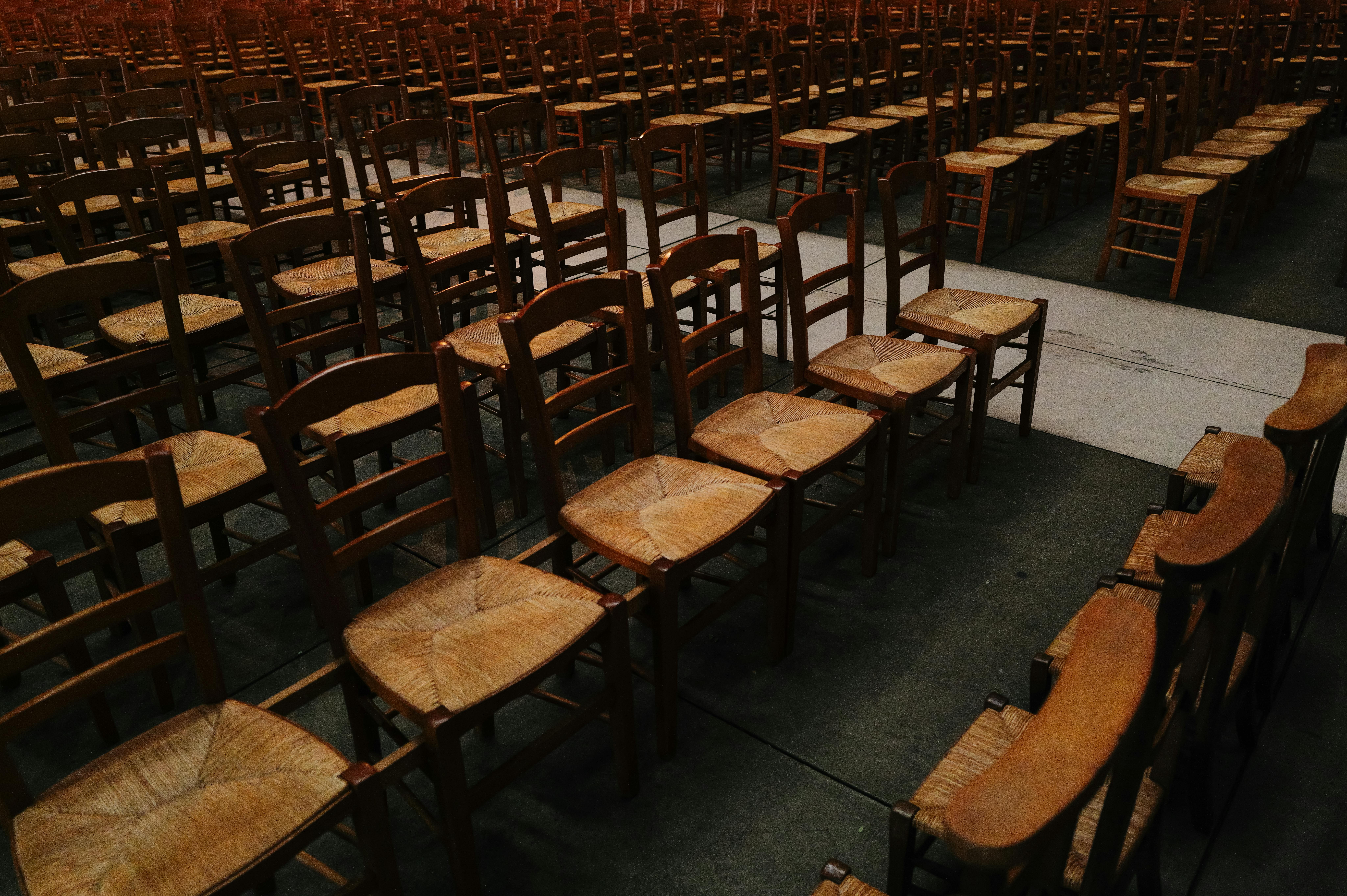 Ücretsiz ahşap deseni, ahşap iskemleler, ahşap mobilya içeren Ücretsiz stok fotoğraf Stok Fotoğraflar