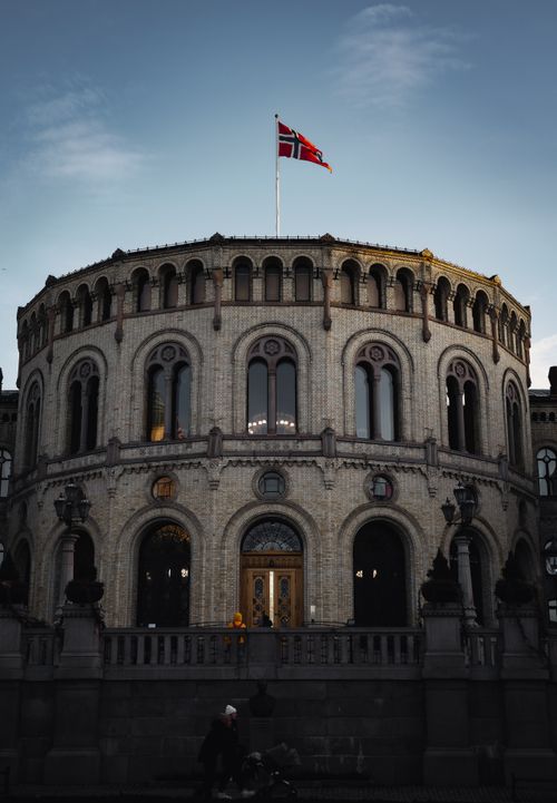 Free Storting building in Oslo at sunset, showcasing historical architecture. Stock Photo
