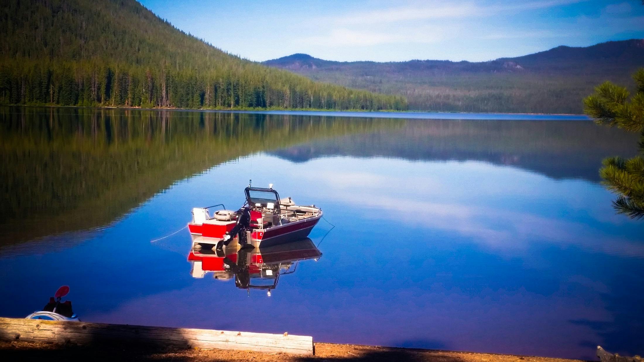 red canoe · free stock photo