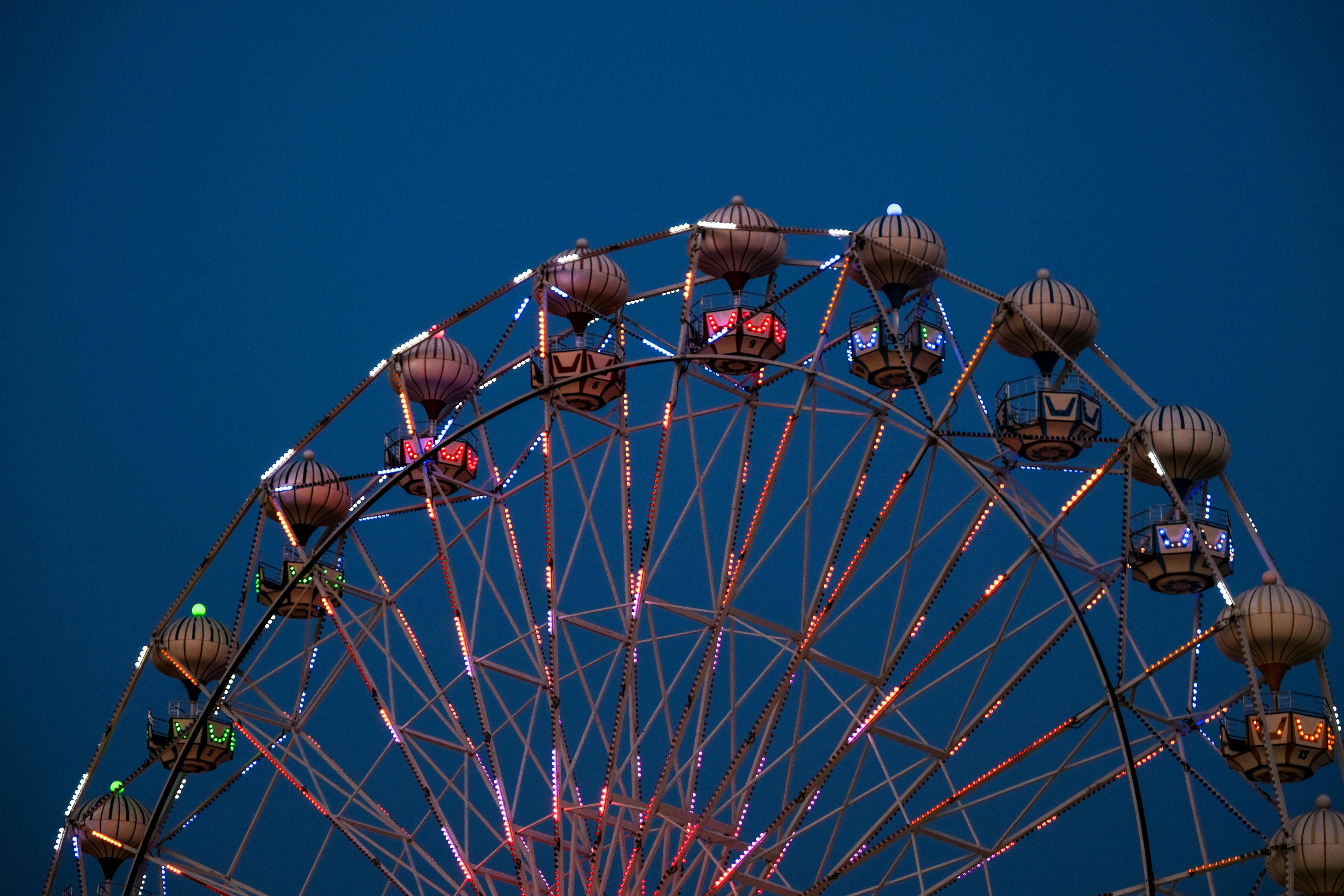 Ferris Wheel in the Evening · Free Stock Photo, image size:6240x4160