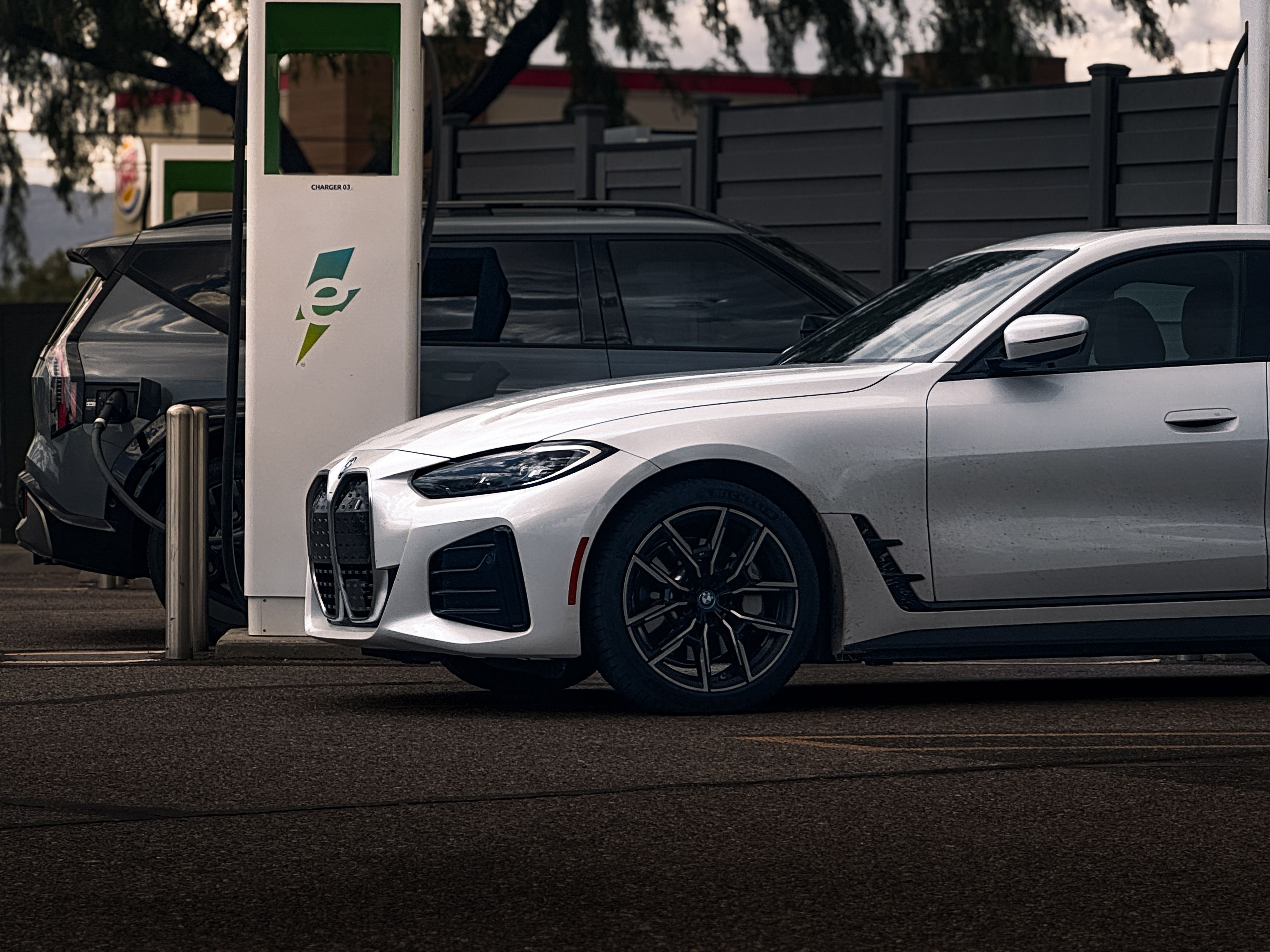evs explained automotive innovation — Photo by 𝓢𝓱𝓪𝓷𝓮 𝓦𝓮𝓼𝓽 ™ on Pexels