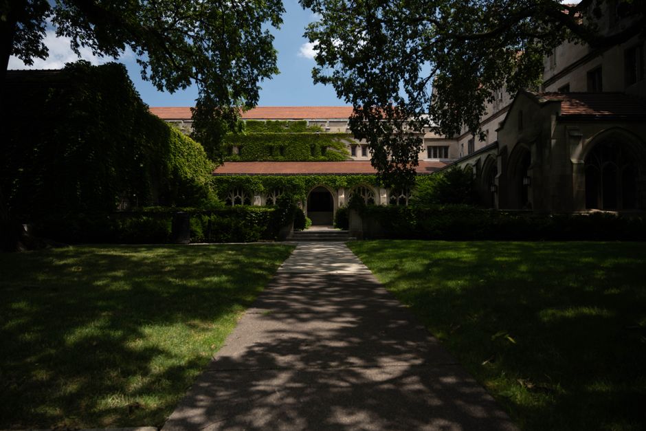 a classic Chicago Greystone building in Lincoln Park - chicago flats for rent a classic Chicago Greystone building in Lincoln Park - chicago flats for rent
