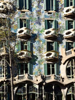 Stunning exterior of Casa Batlló in Barcelona showcasing Gaudí's unique architectural style and colorful ceramic mosaics.