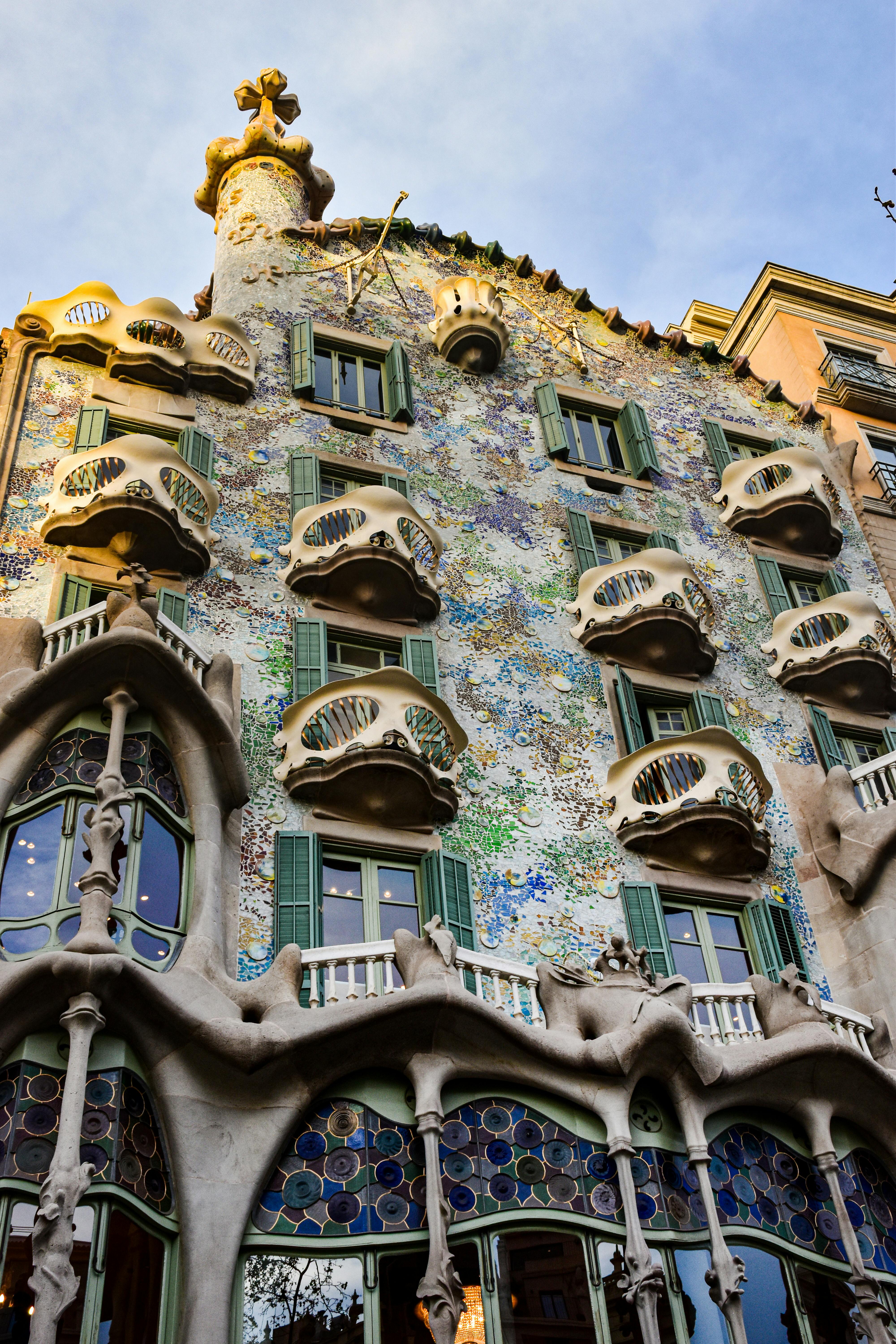 the building is made of many different colored tiles