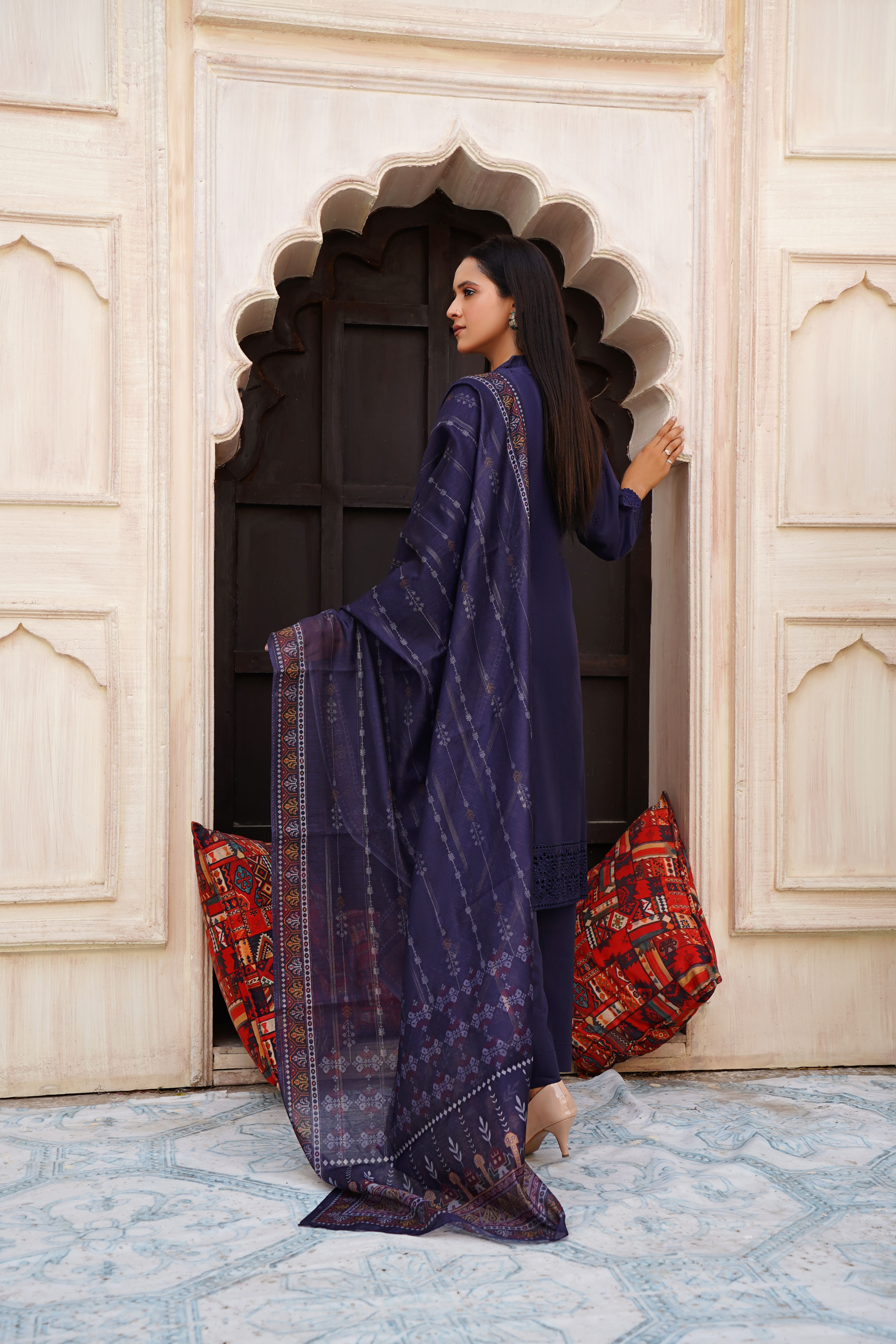 Traditional Pakistani Dress Showcased Beautifully Designed Lahore