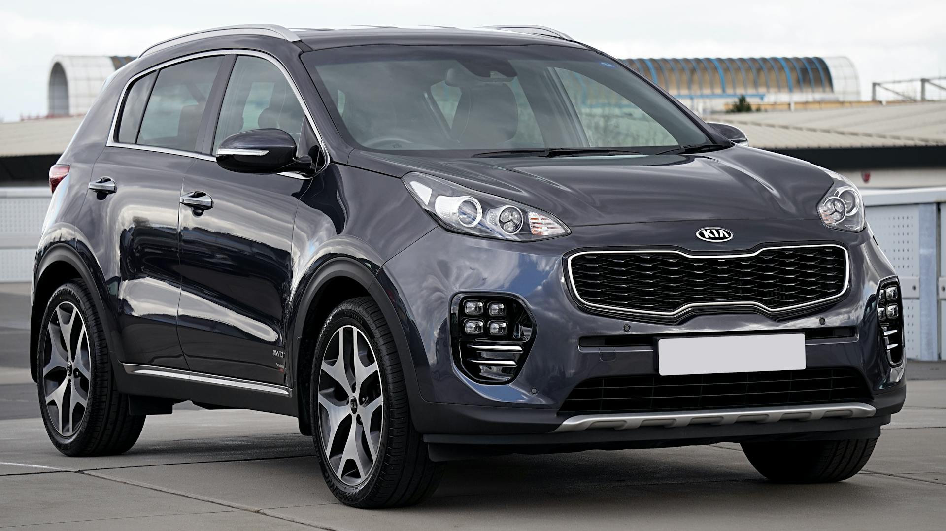 Stylish Kia Sportage SUV parked outdoors, showcasing modern design.