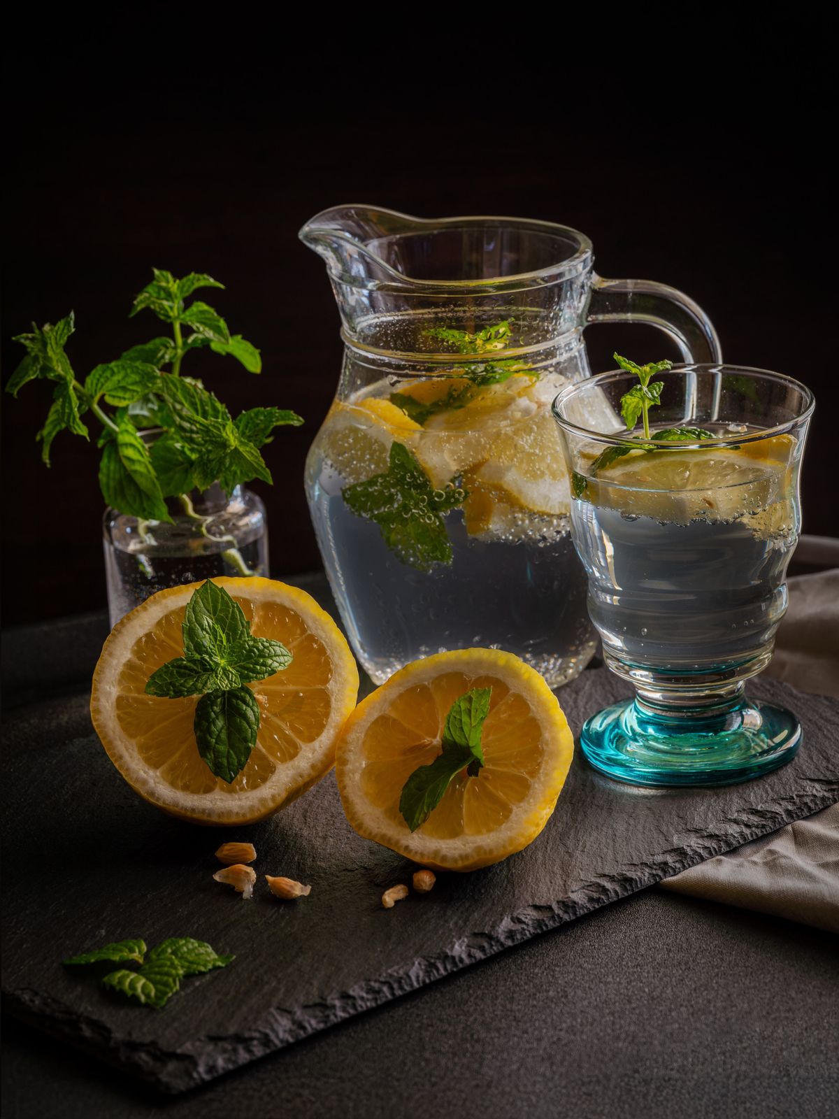 Lemon and mint water in sunlight for a gentle hydration for calm ritual