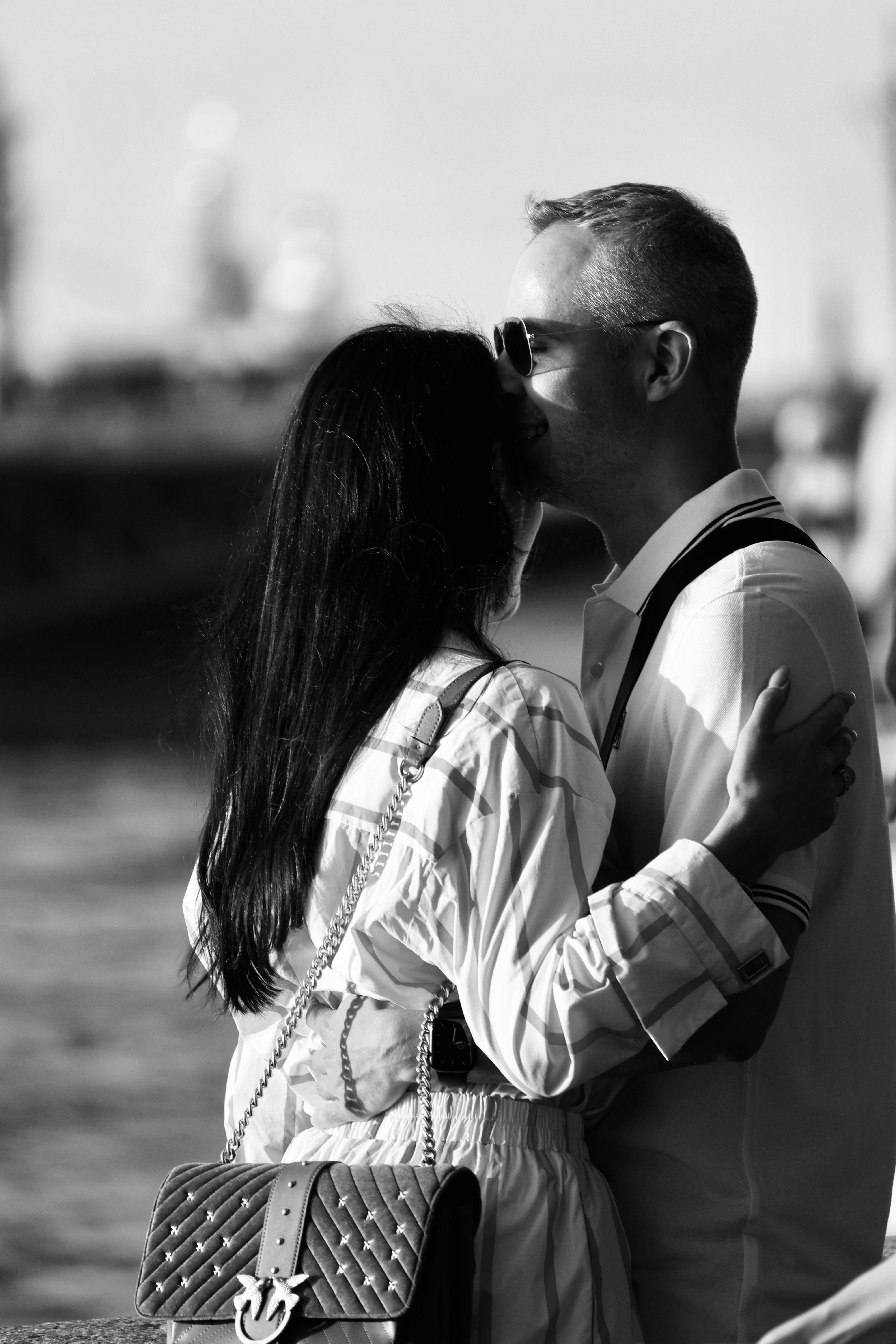 Online dating: starting a conversation on a niche platform