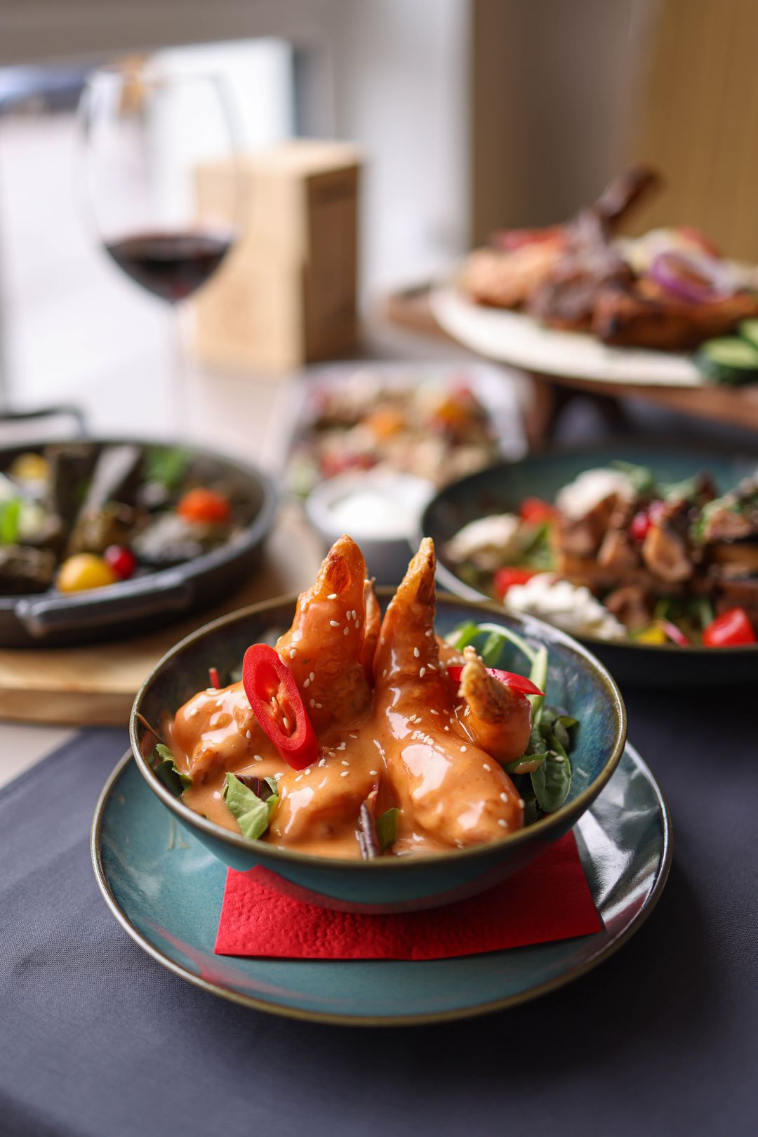 Plat épicé (curry, wok) : le vin qui éteint le feu