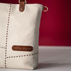 Folded canvas shopper, photo by José Martin Segura Benites on Pexels