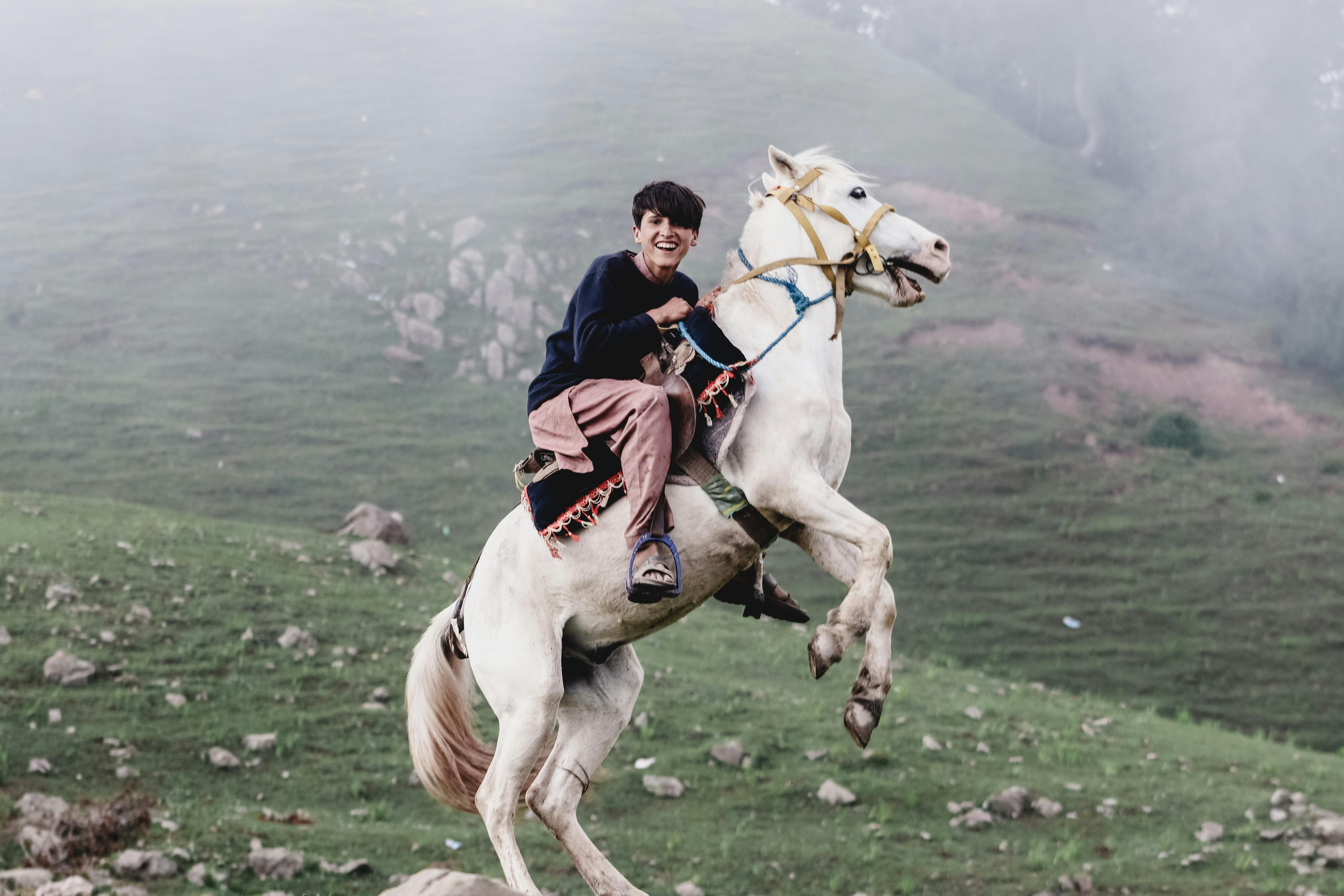 Pengalaman yang Tak Terlupakan: Mencoba Sendiri Seni Tradisional