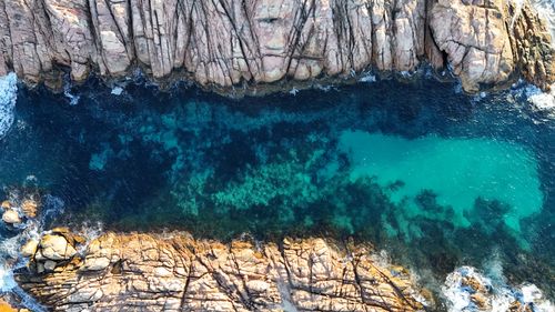 Free Stunning drone shot capturing the vibrant blues and rocky cliffs near Perth, WA, Australia. Stock Photo