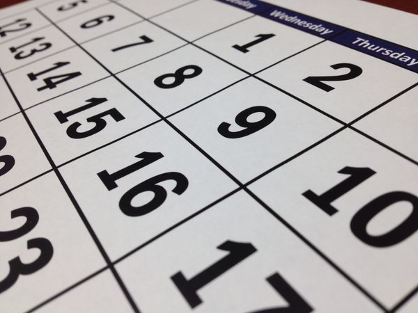 Wall calendar with marked dates showing upcoming economic events and gold market catalysts to watch