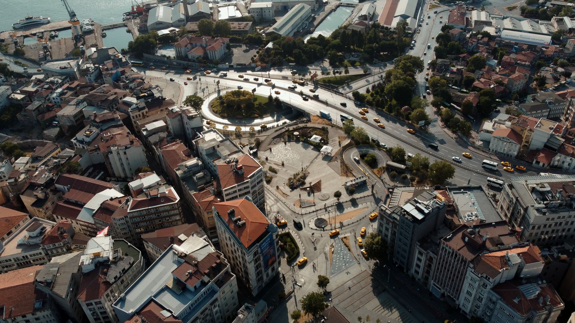 Aerial shot of a bustling intersection in İstanbul, showcasing cityscape with historic buildings and vibrant street life.