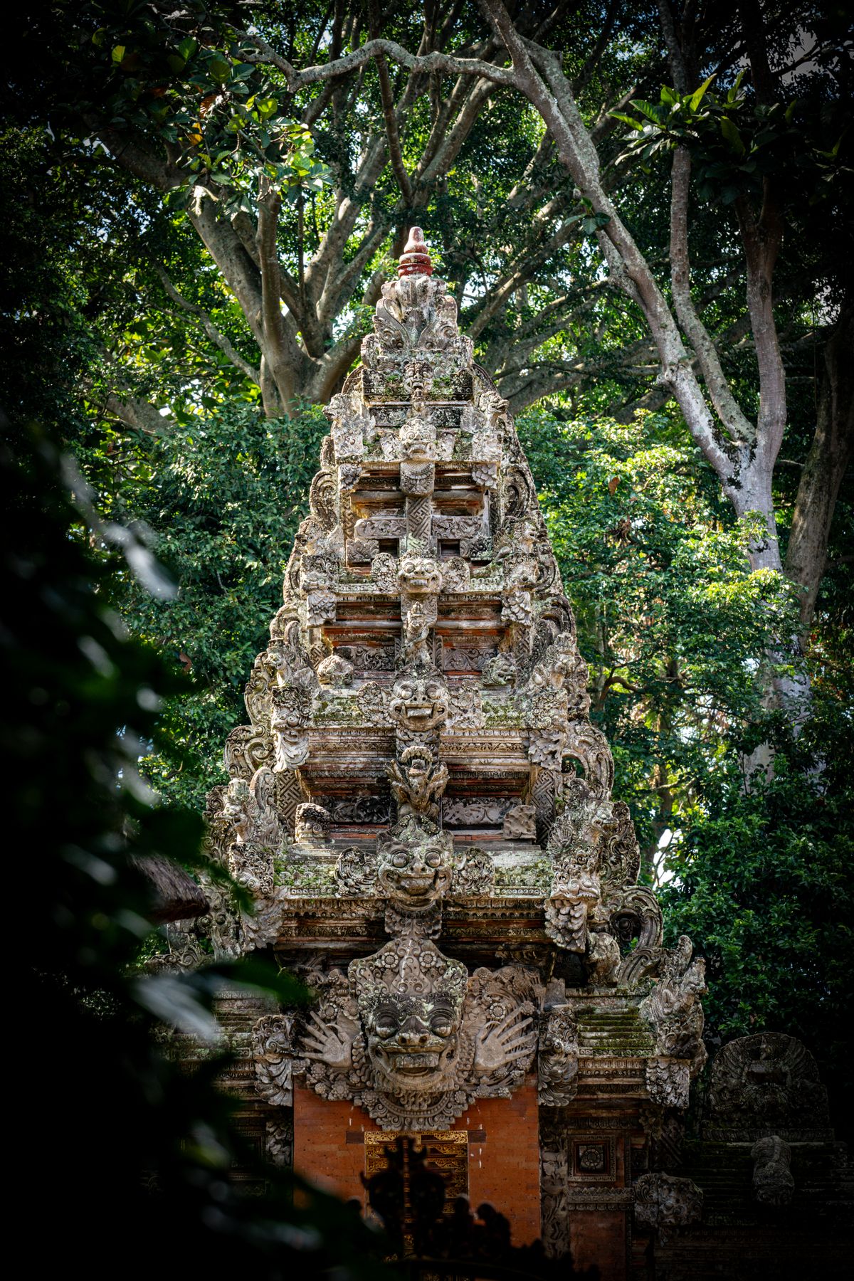 Unde te cazezi în Bali - Ubud - templu ascuns în jungla din Ubud