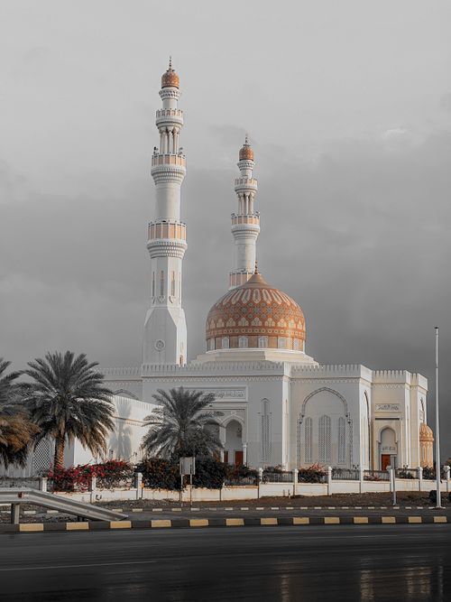 Free Stunning capture of a mosque in Oman with a distinctive golden dome and towering minarets. Stock Photo