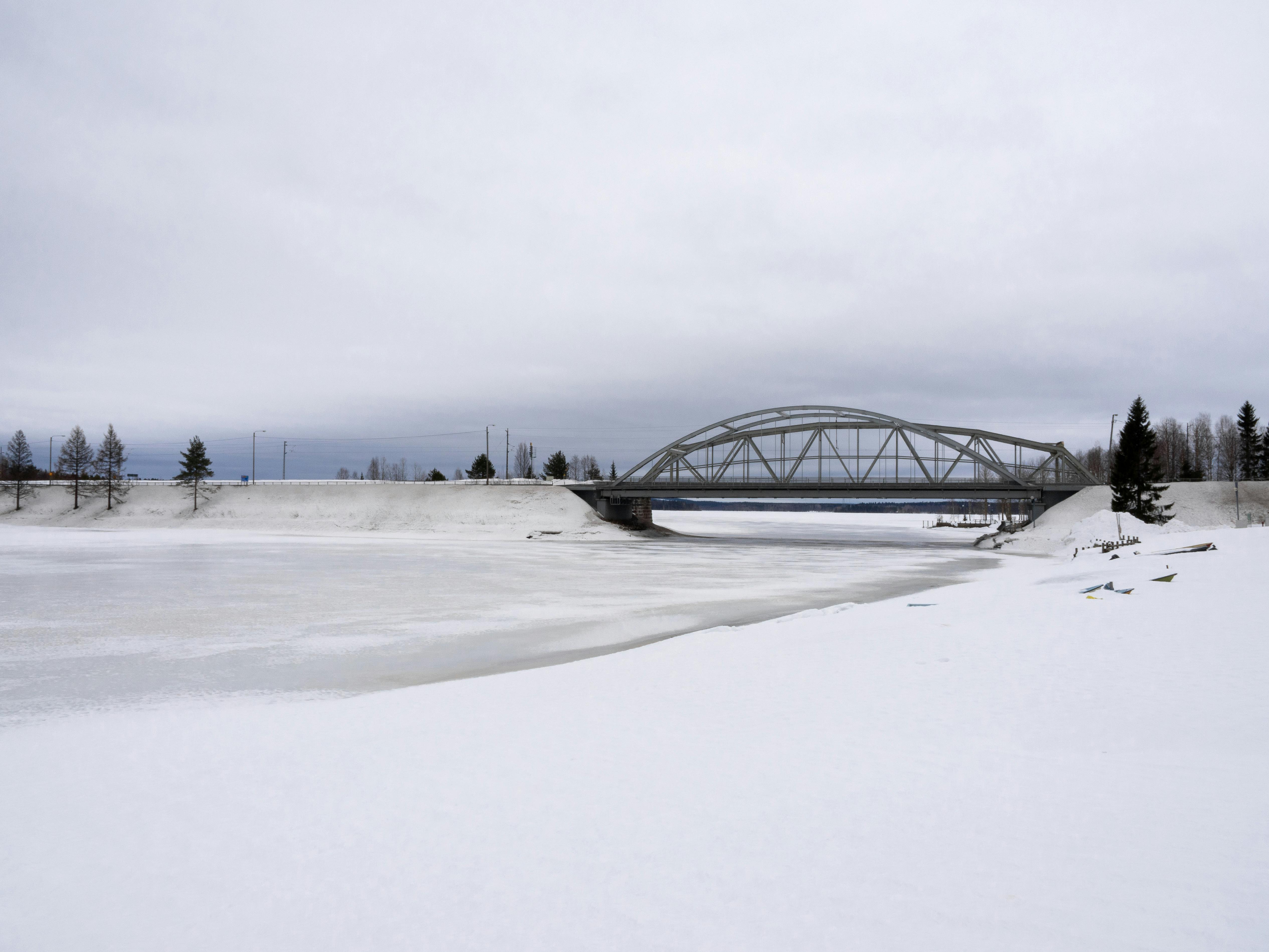 コールド, シーズン, ブリッジ, 冬, 冬のワンダーランド, 冬の旅行, 冬の環境, 冬の静けさ, 冬景色, 凍った川, 凍った水, 凍った