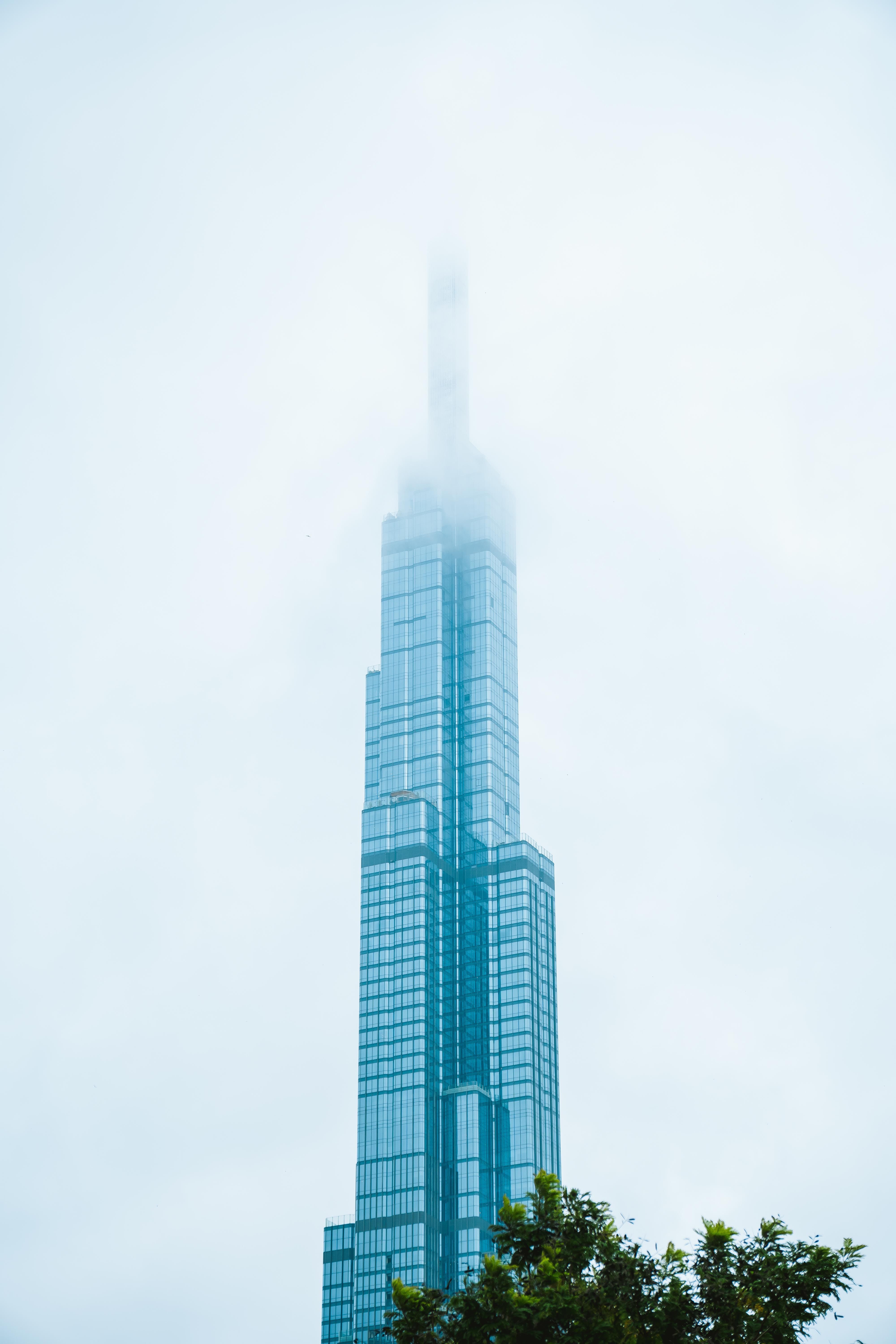Fog over Landmark 81 in Ho Chi Minh · Free Stock Photo