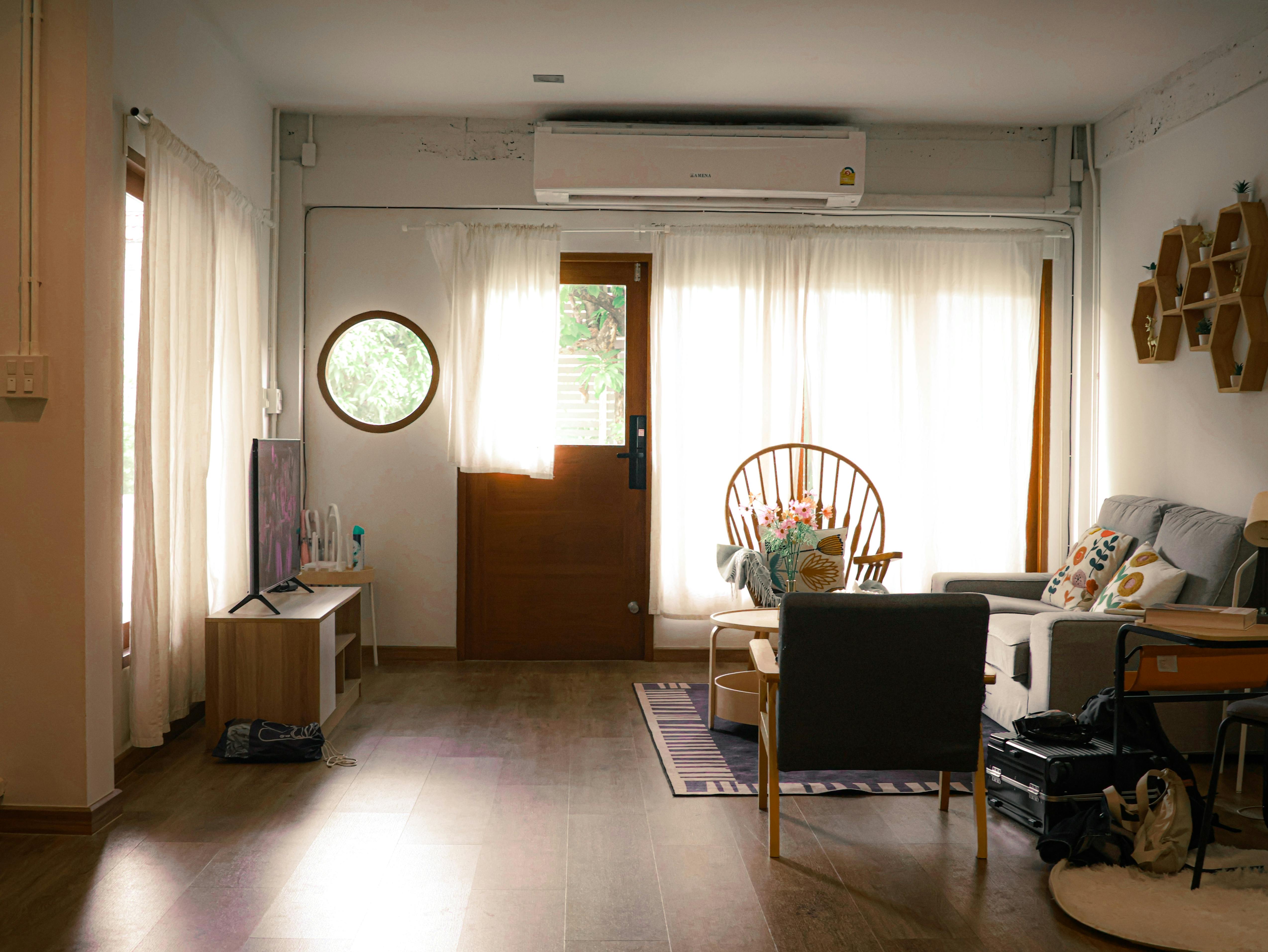 Chic living room interior featuring contemporary furniture and warm lighting.
