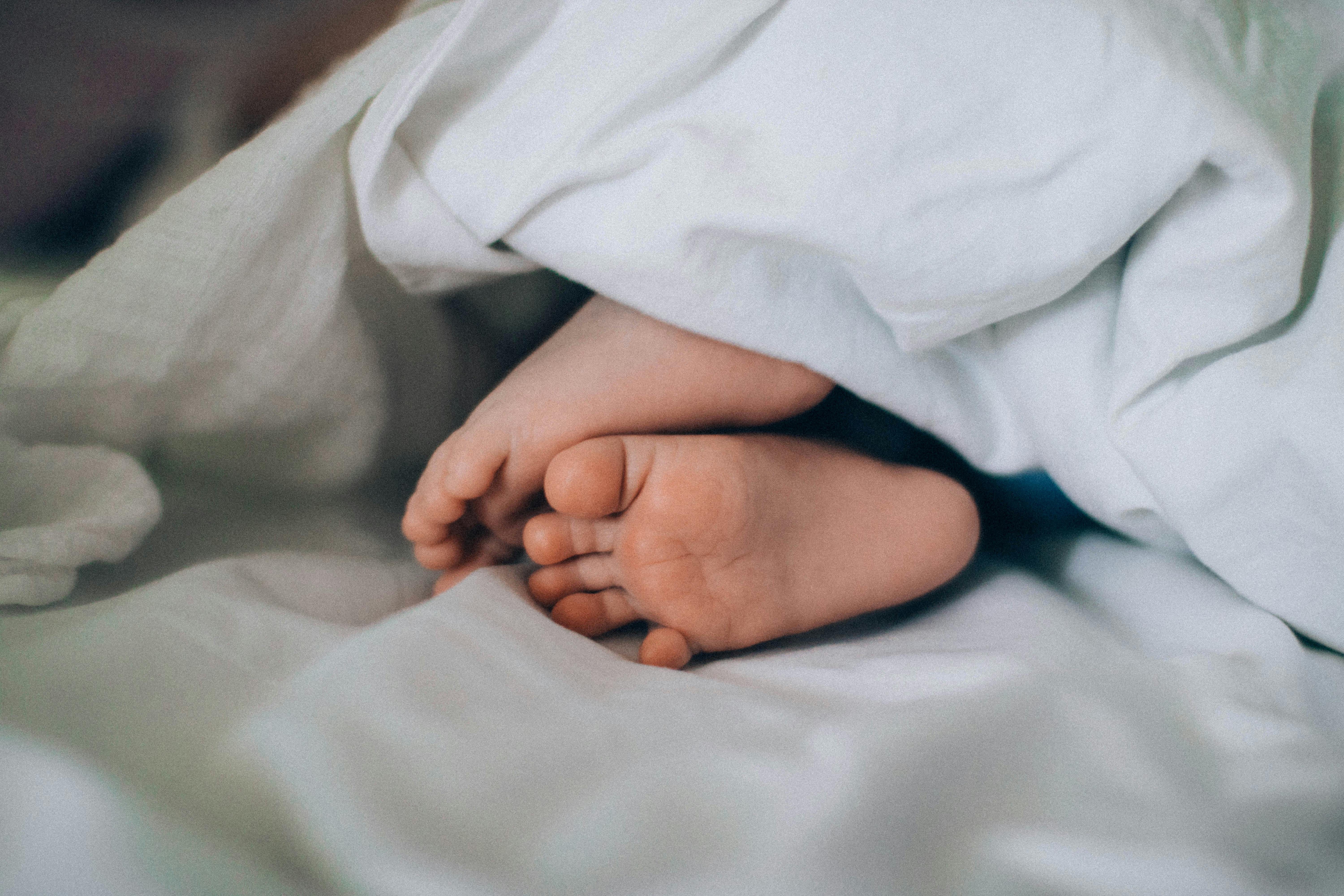 Tiny Feet \u00b7 Free Stock Photo