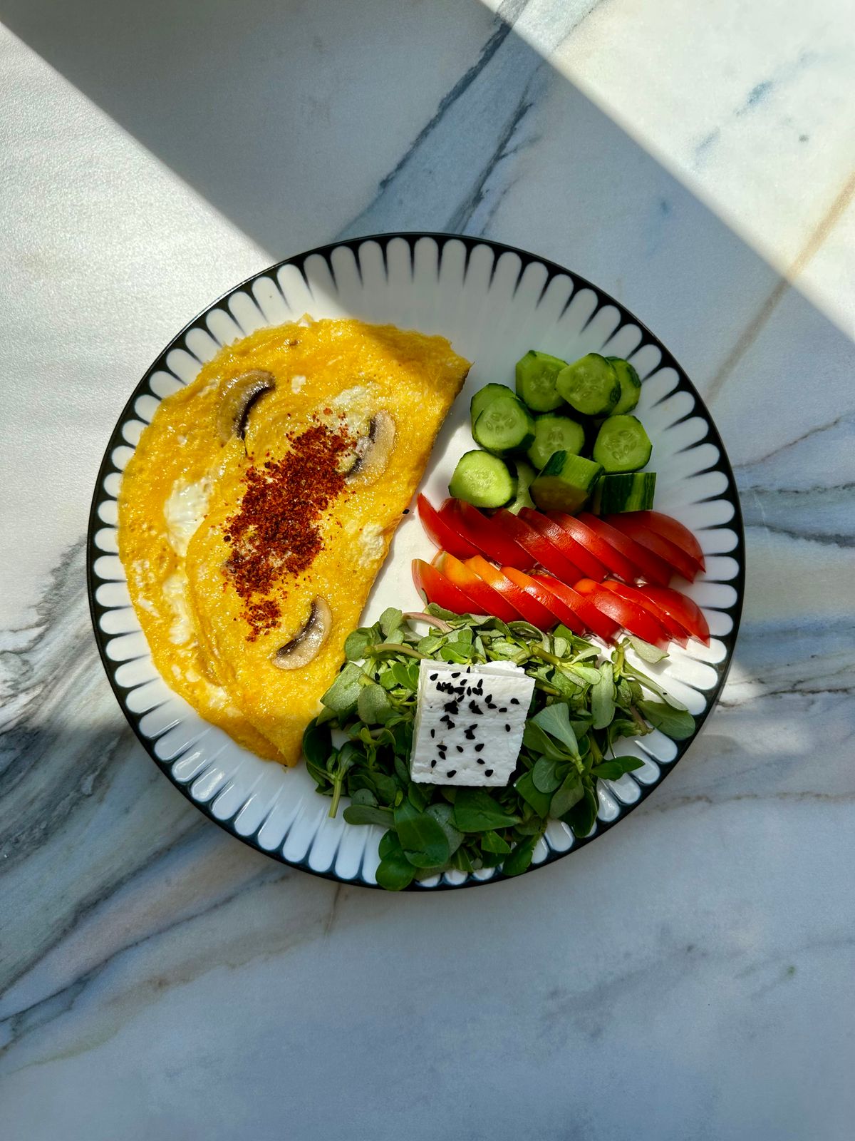 Omelette baveuse au comté et fines herbes