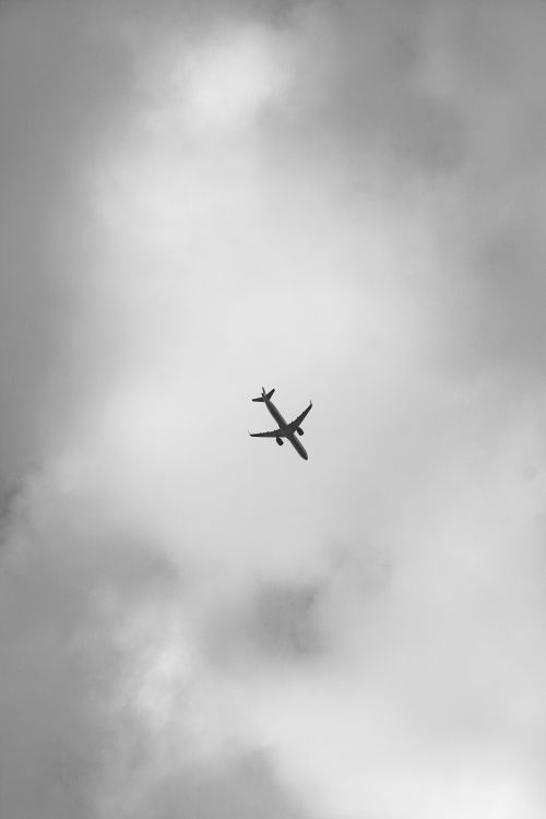 Free Black and white silhouette of an airplane flying through a cloudy sky in Yalova, Türkiye. Stock Photo