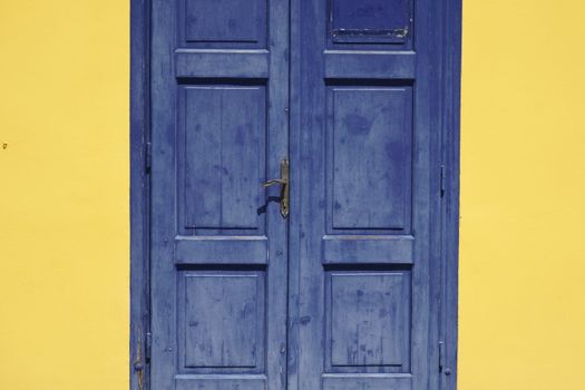 potret van een blauwe deur