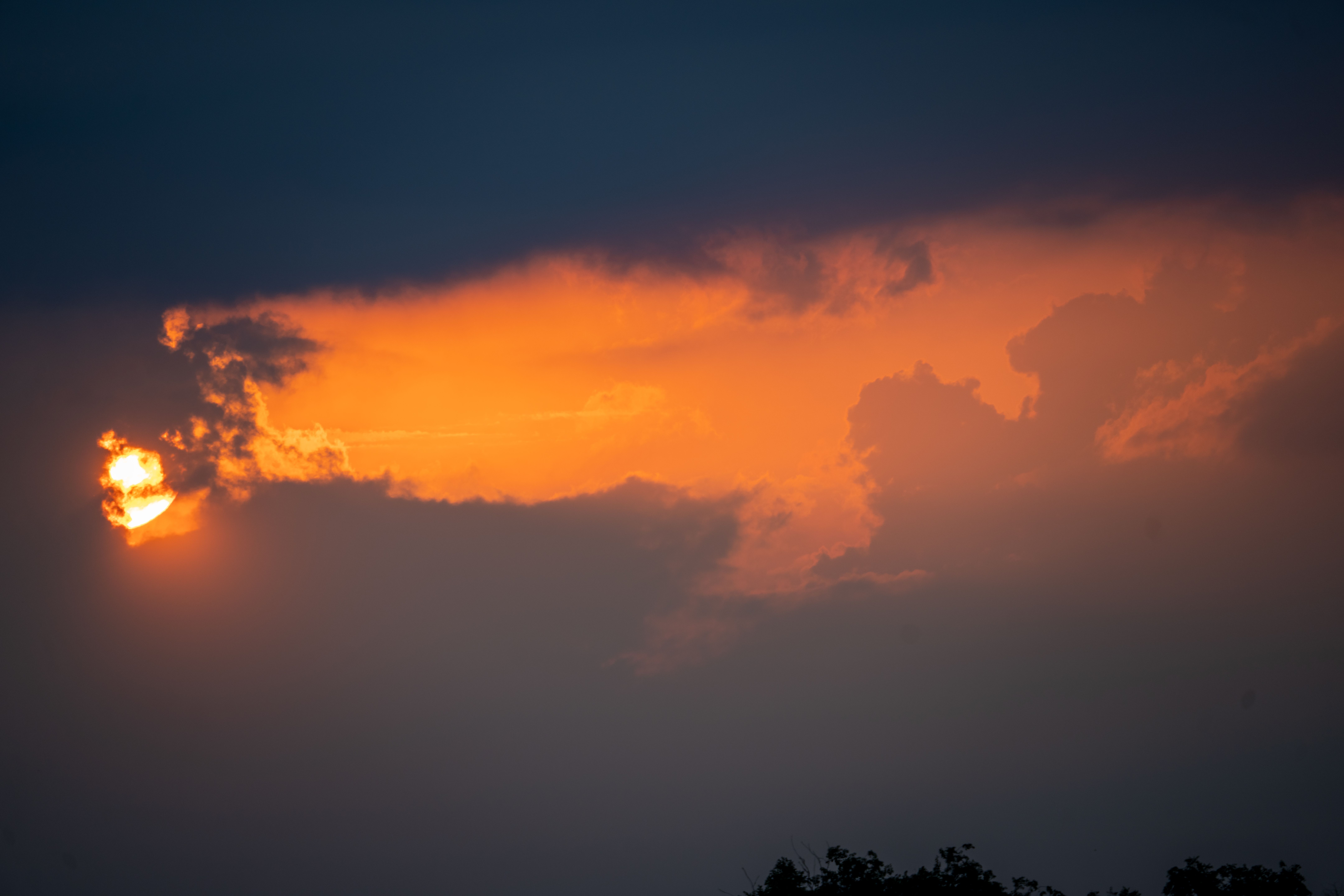 Clear Sky over Sunlight behind Clouds at Dusk · Free Stock Photo