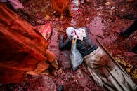 对胡里节的生动描绘展现了印度传统的仪式与色彩