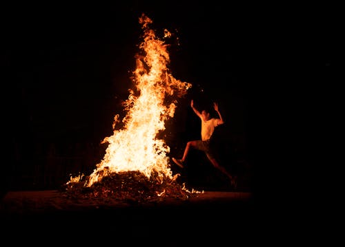 免费 夜间篝火摄影 素材图片