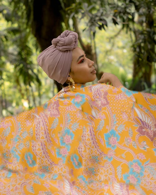 Free Photo of Woman Wearing Headscarf Stock Photo