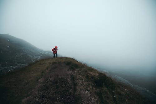 Gratis lagerfoto af bakke, bjerg, bjergbestiger