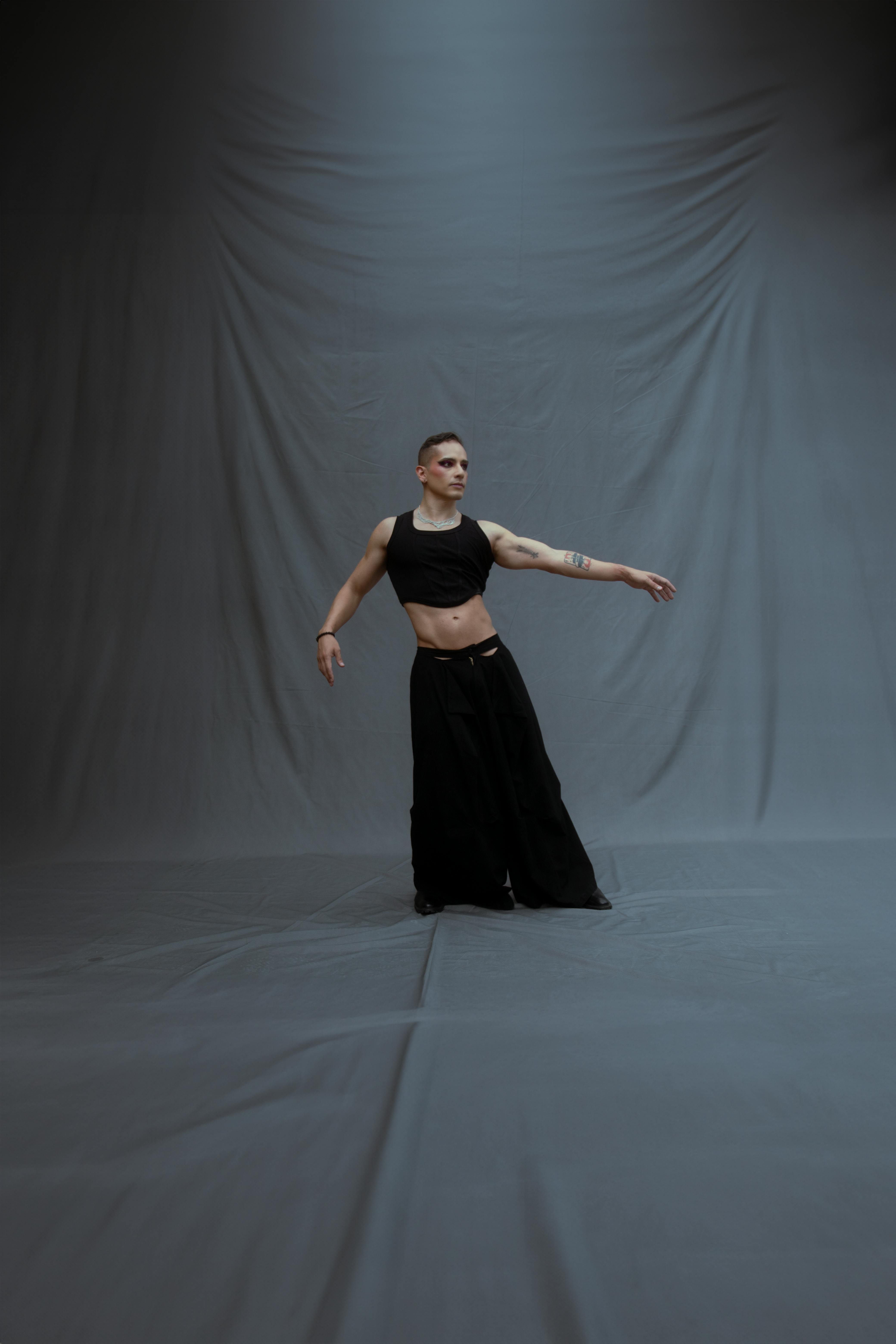 Free A dancer performs in a studio, showcasing modern fashion and expressive movement. Stock Photo