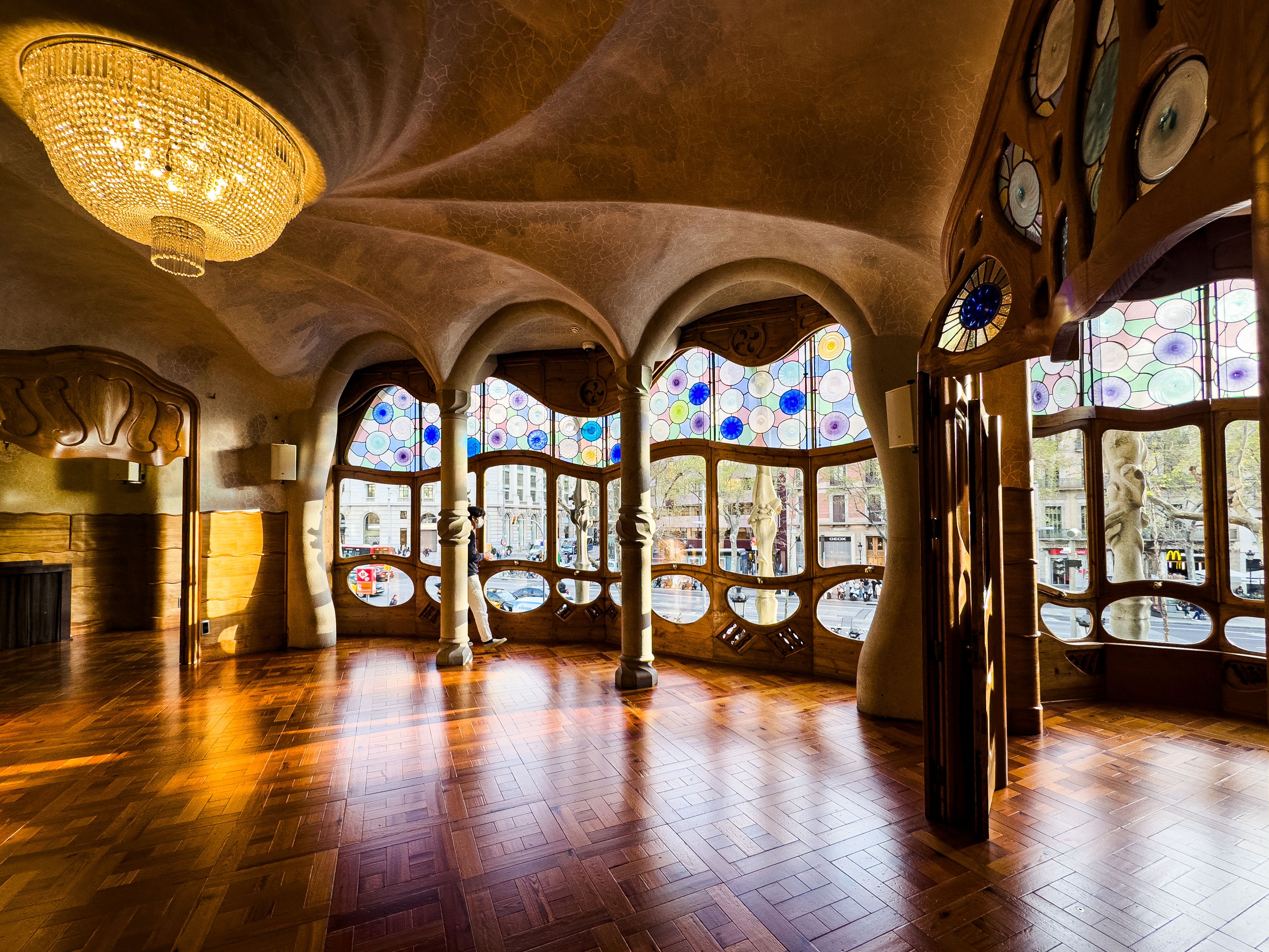 Foto de stock gratuita sobre adentro, antonio gaudí, arquitectura ...