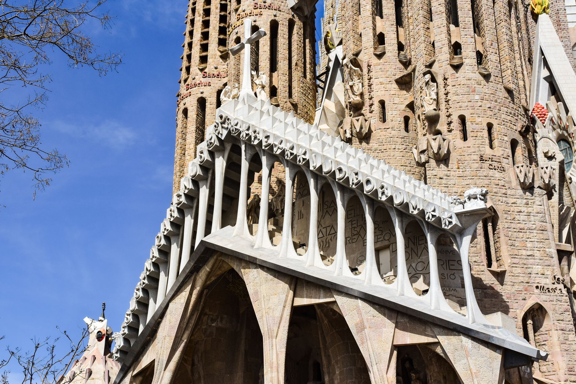 Sagrada Familia Barcelona: Keajaiban Arsitektur Gaudi yang Wajib Didatangi