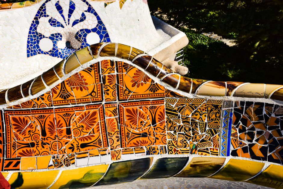 Gaudí 5 leghíresebb épülete Barcelonában képekkel – Park Guell mosaic dragon Barcelona