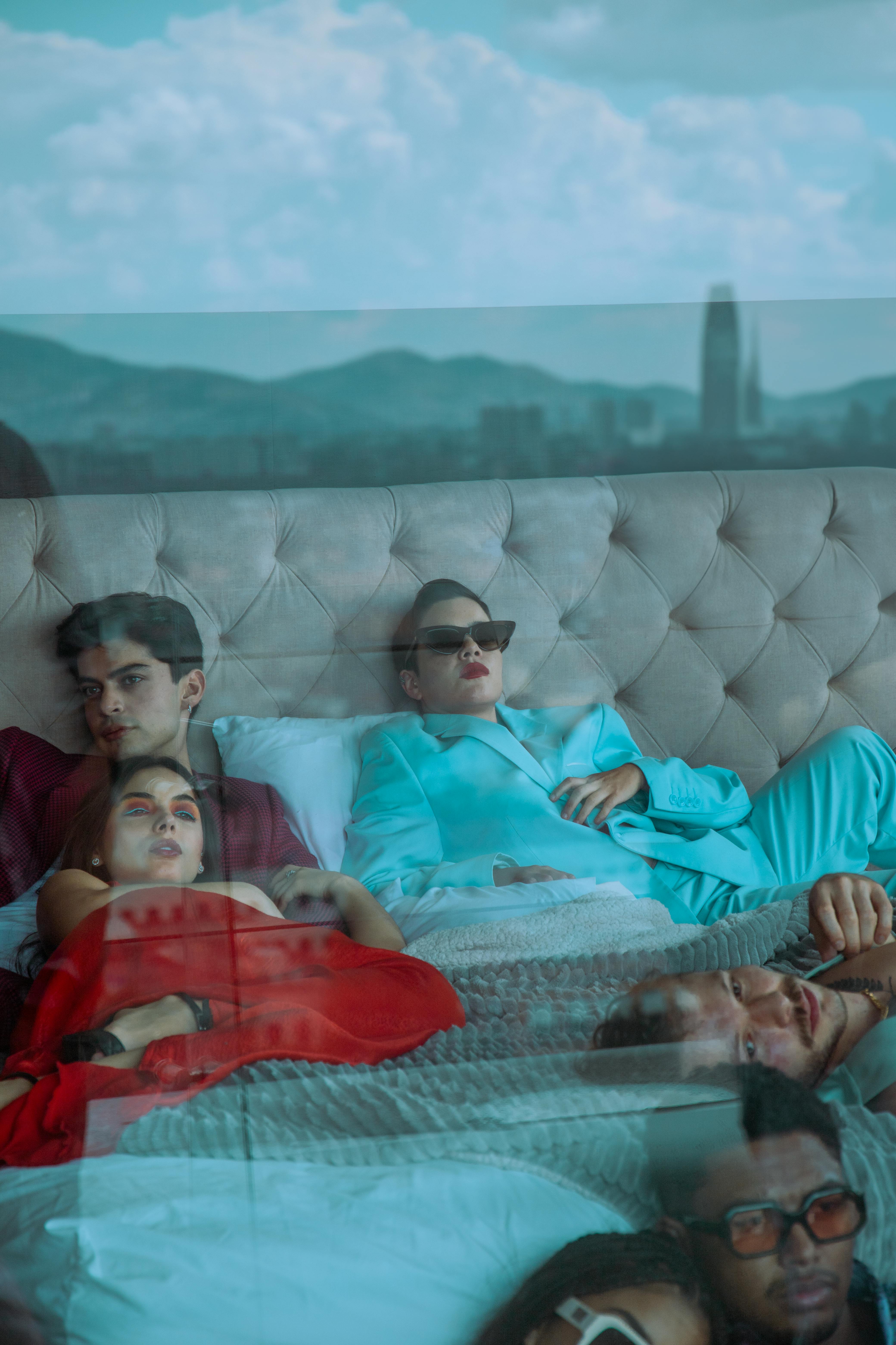 Gratis stockfoto met adolescenten, beddengoed, binnen Stockfoto