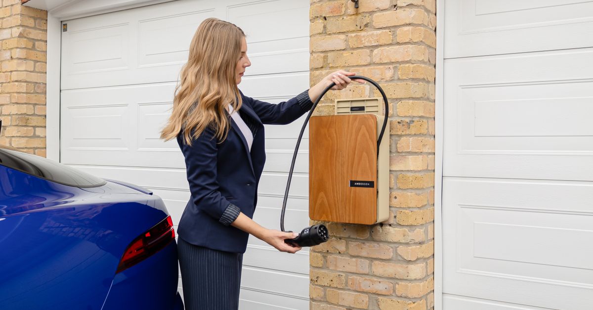 Eigene Ladestation fürs E-Auto: Das müssen Sie vor dem Wallbox-Einbau wissen 1 E-Auto lädt über Nacht an einer Wallbox in der heimischen Garage