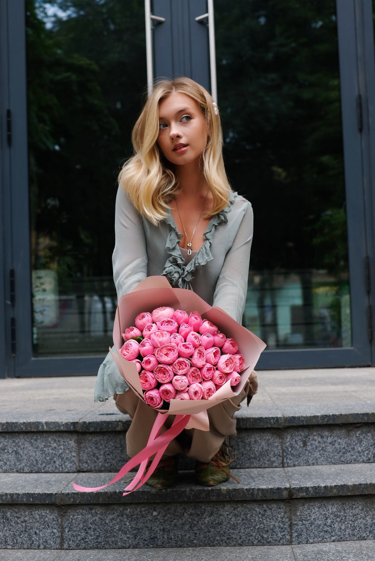 A woman holding a bouquet of pink roses · Free Stock Photo