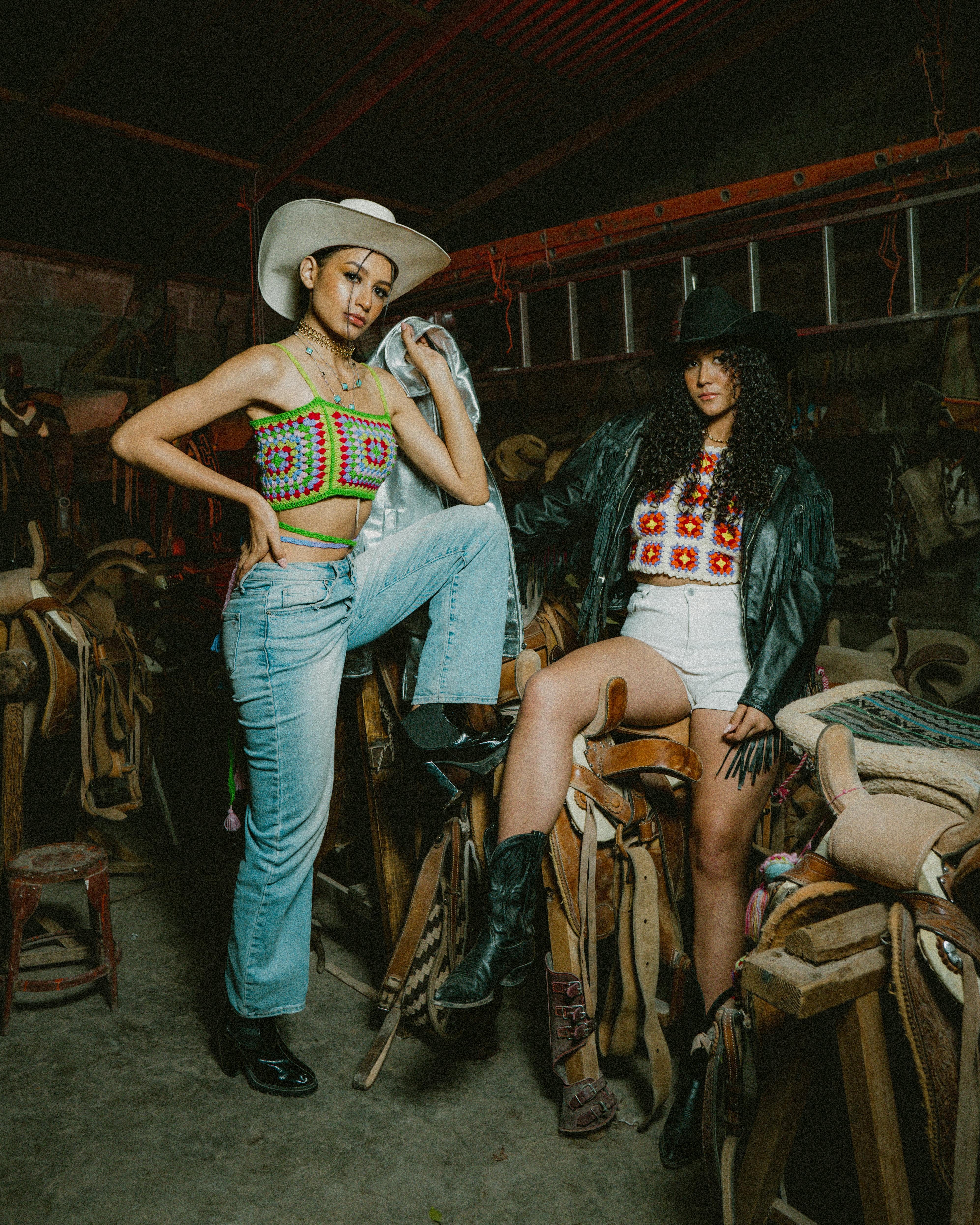 Barrel Jeans with a Fitted Bodysuit: