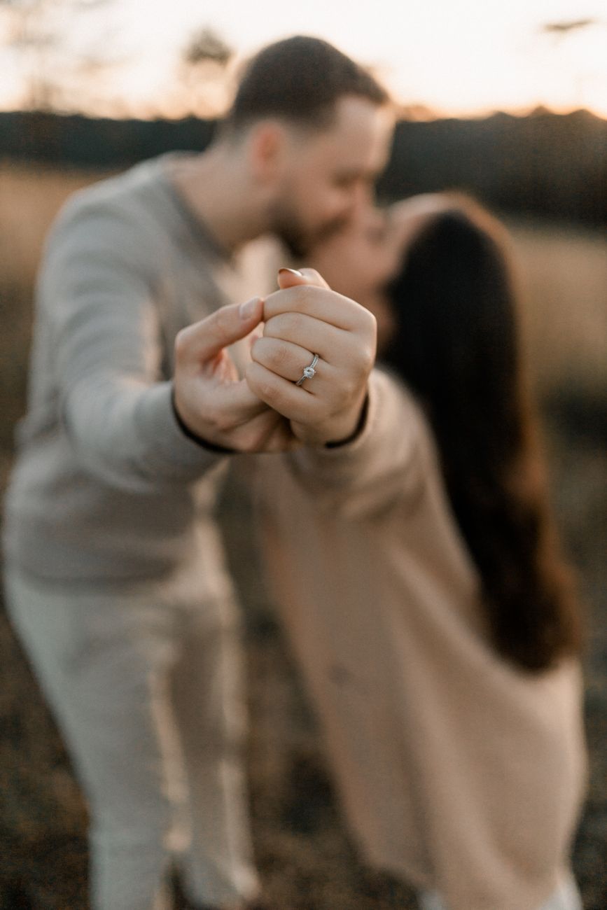 Embrace Autumn's Splendor: 10 Enchanting Fall Photography Locations in Mississauga for Your Love Story