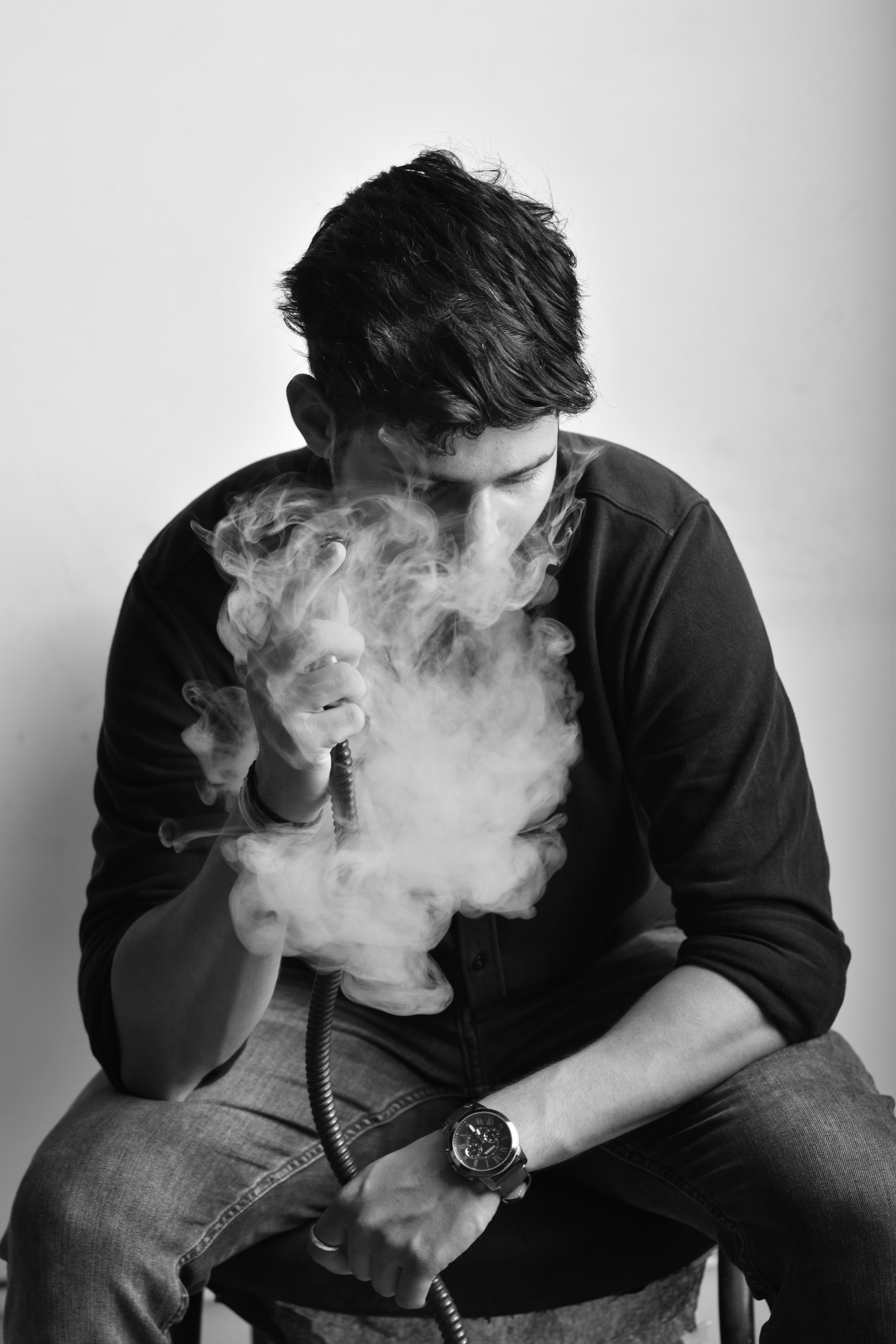 Homme, Porter, Haut Noir, Fumer · Photo gratuite
