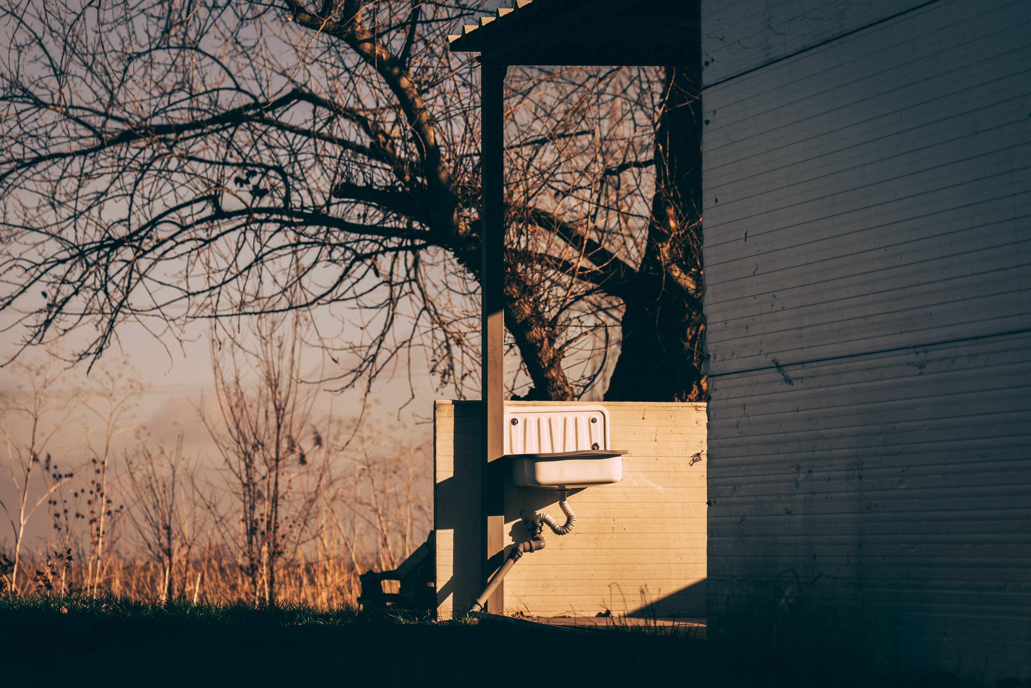 A sign that says 