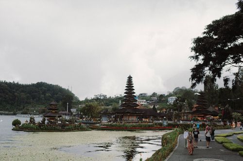 Free Explore the stunning Ulun Danu Beratan Temple in Bali, surrounded by serene water and lush greenery. Stock Photo