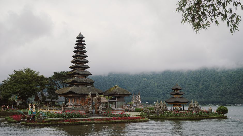 how many days does it rain bali december?