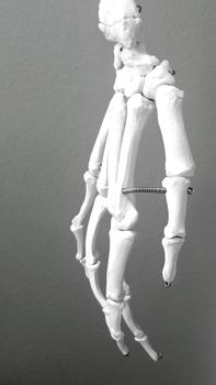 Black and white photo of an artistic skeletal sculpture, showcasing human anatomy.