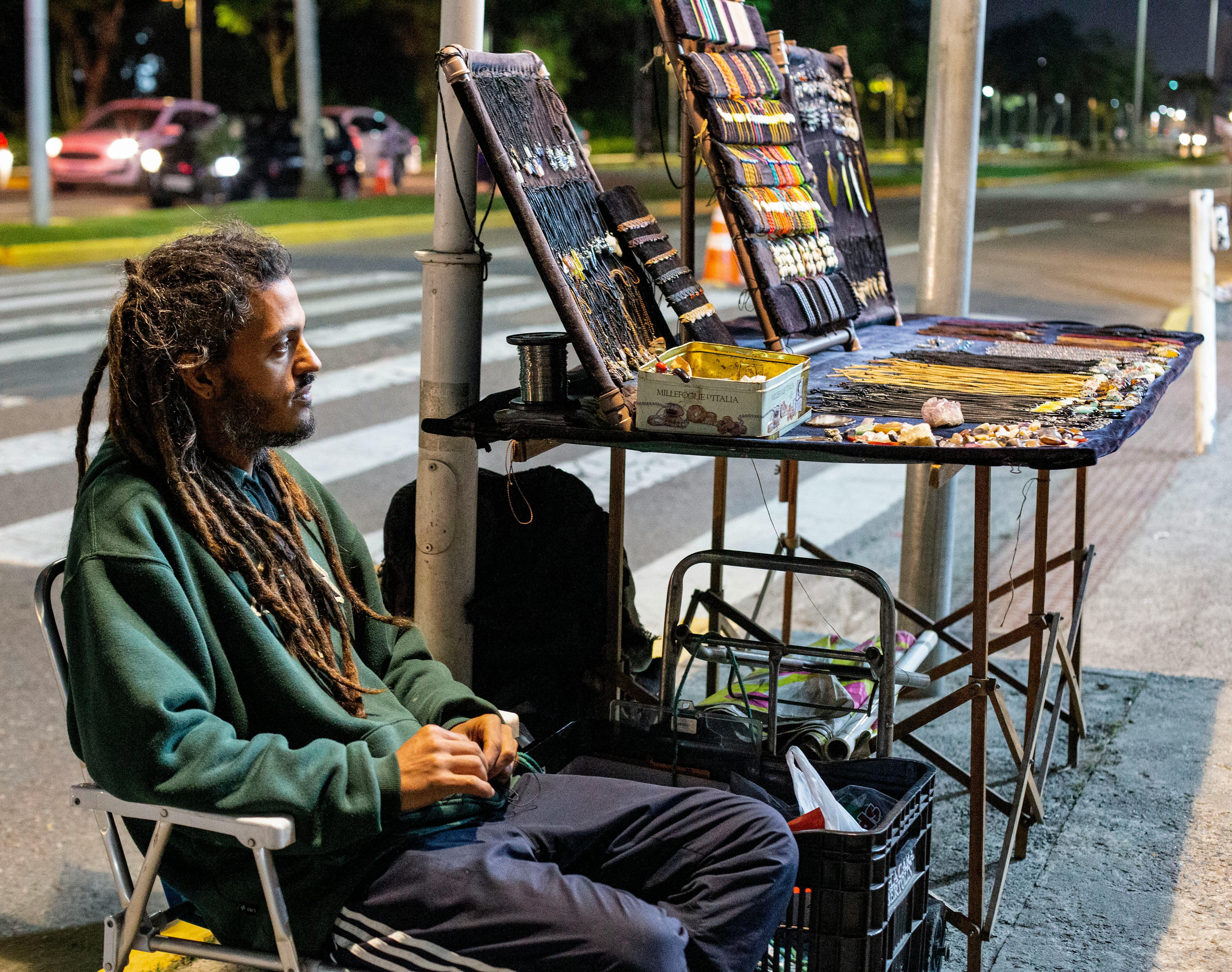 6 AI Side Hustle Businesses Anyone Can Start — Photo by Gabrielli  Pereira on Pexels