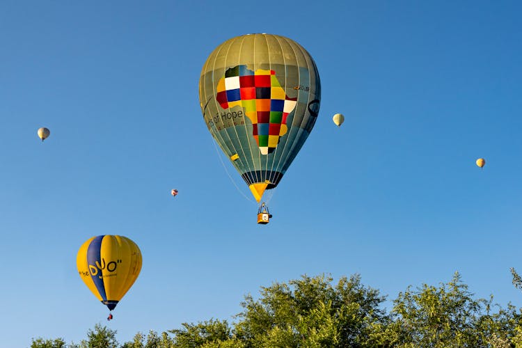 Up Up and Away Your Guide to Hot Air Balloon Adventures thumbnail