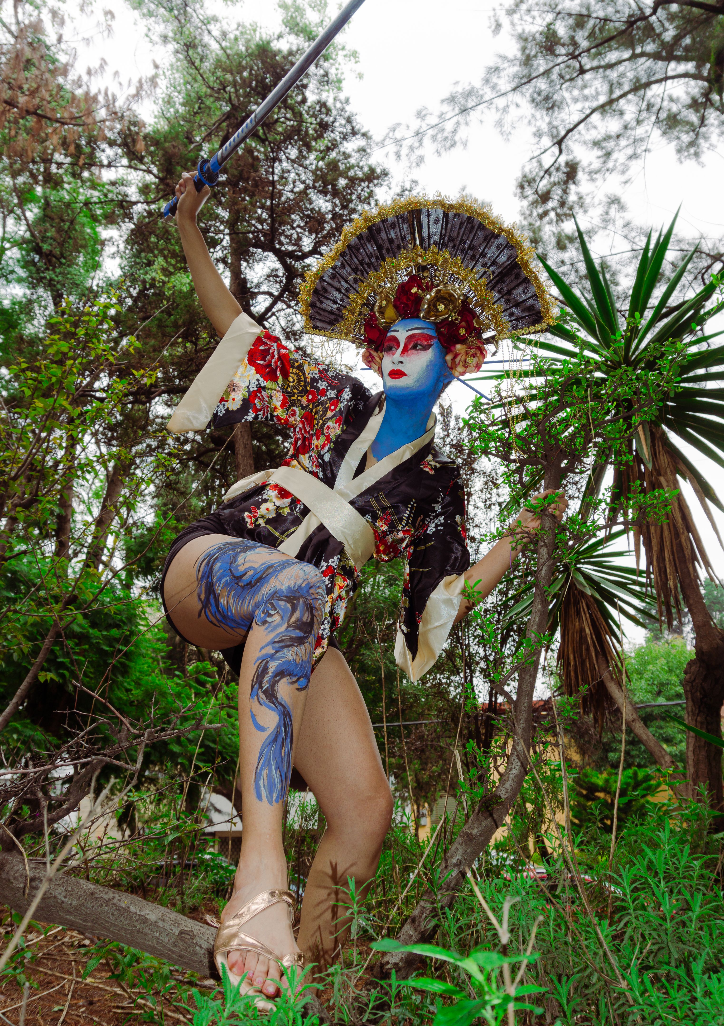Vibrant cultural costume performance captured in lush outdoor setting in México.
