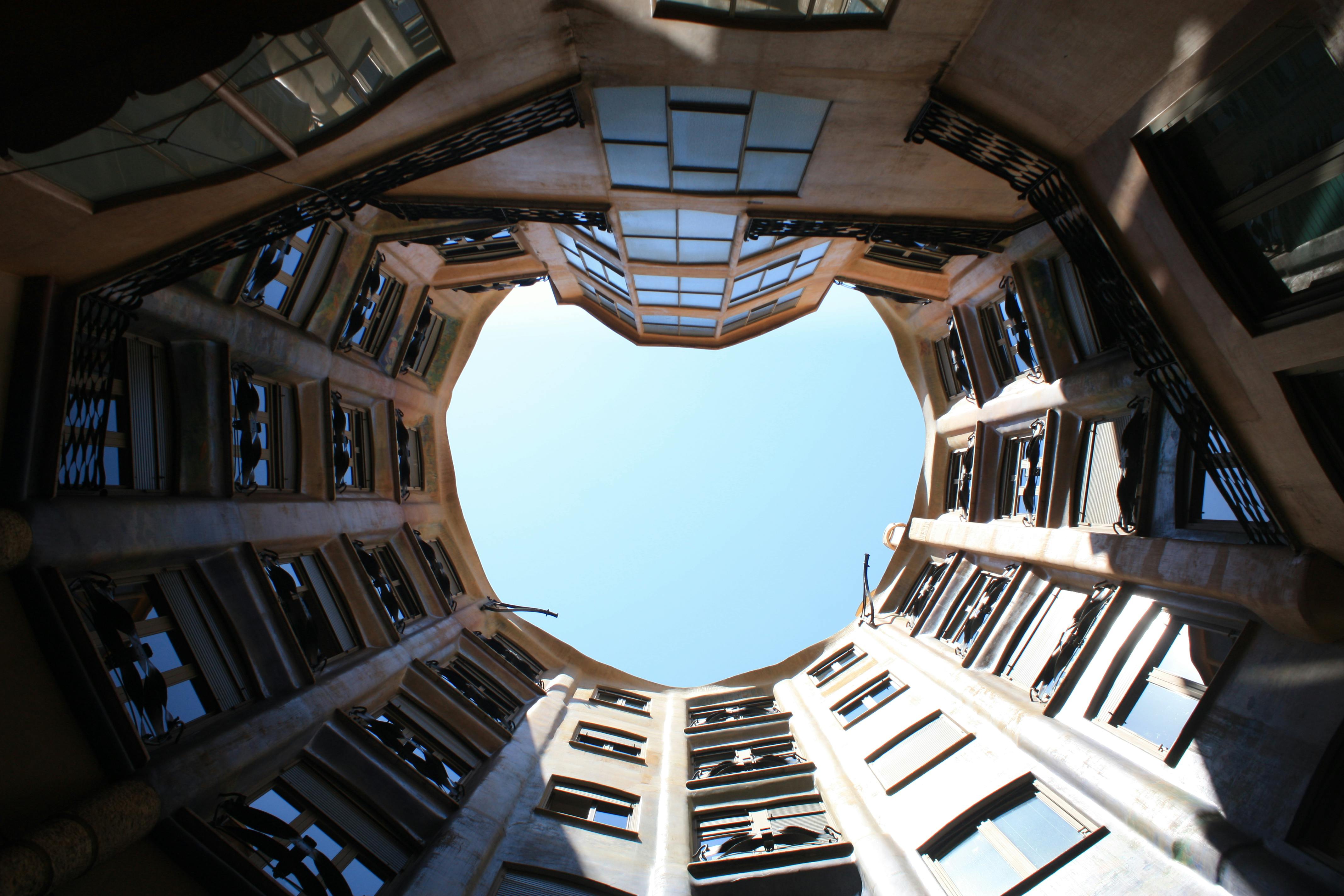 la pedrera antoni gaudi